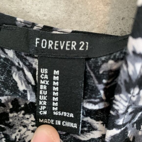 Forever 21 Black And White Floral Romper With Long Bell Sleeves Size M - Picture 4 of 7